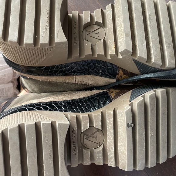 LOUIS VUITTON BOOT - Picture 8 of 10